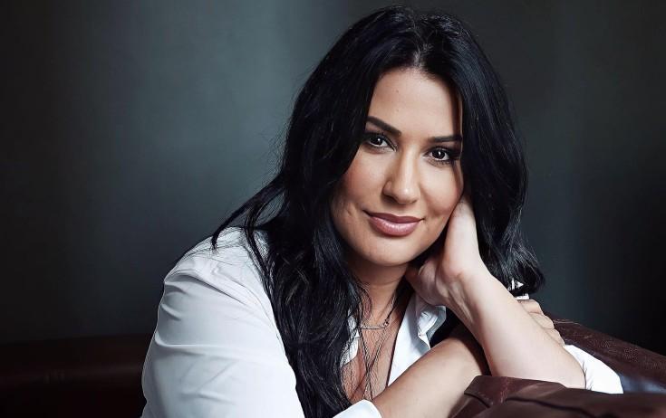 Aktrisa heykəltəraşla eşq yaşayır - FOTO