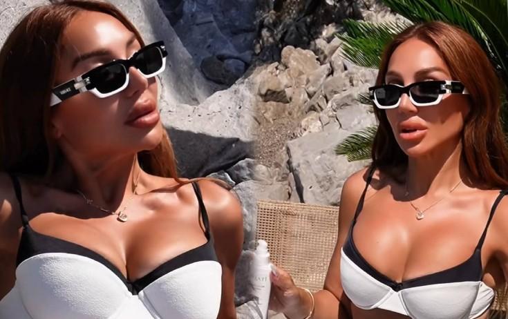 Lətifə çimərlik geyimində