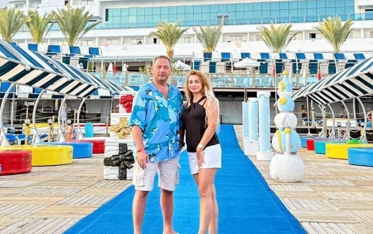 Əməkdar artistin xanımı ilə FOTOSU