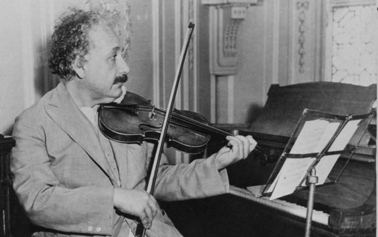 Eynşteynin skripkası hərraca çıxarılır - FOTO