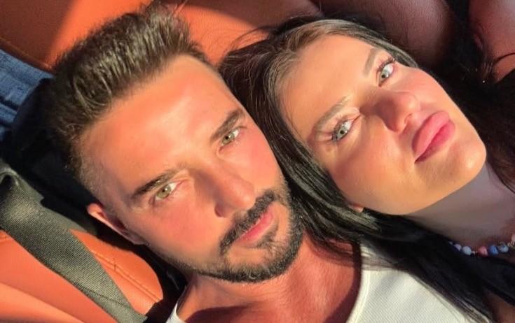 Müğənni eşqini elan edib