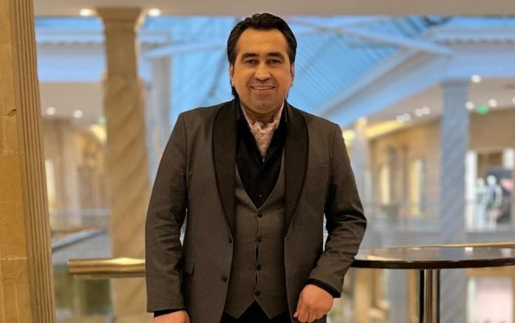 Elton musiqi müəllimi iləyir