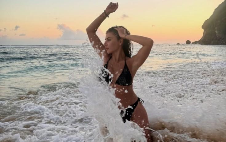 Sevinc okean sahilində - FOTO